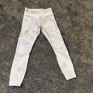 Lululemon Athletica White Leggings with Intricate Pattern. NWOT